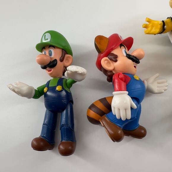 Super Mario Bros  5 Figure Set – Luigi, Mario,  2 Bowser & Penguin Mario - Picture 7 of 10